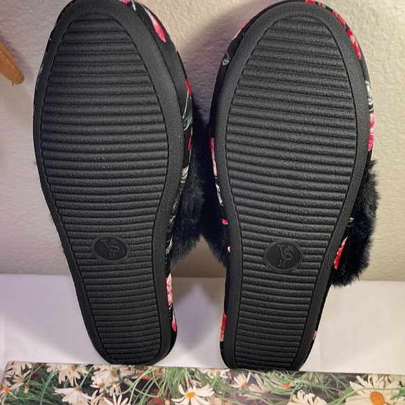 NEW VICTORIA’S SECRET SIGNATURE SATIN HOUSE SLIPPER - Picture 5 of 8